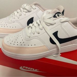 Nike size 6.5 womens sneakers